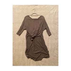 Quarter length sleeve top